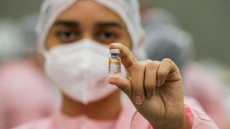 Insumo para produção de 8,6 milhões de doses da Coronavac chega ao Brasil em 3 de fevereiro